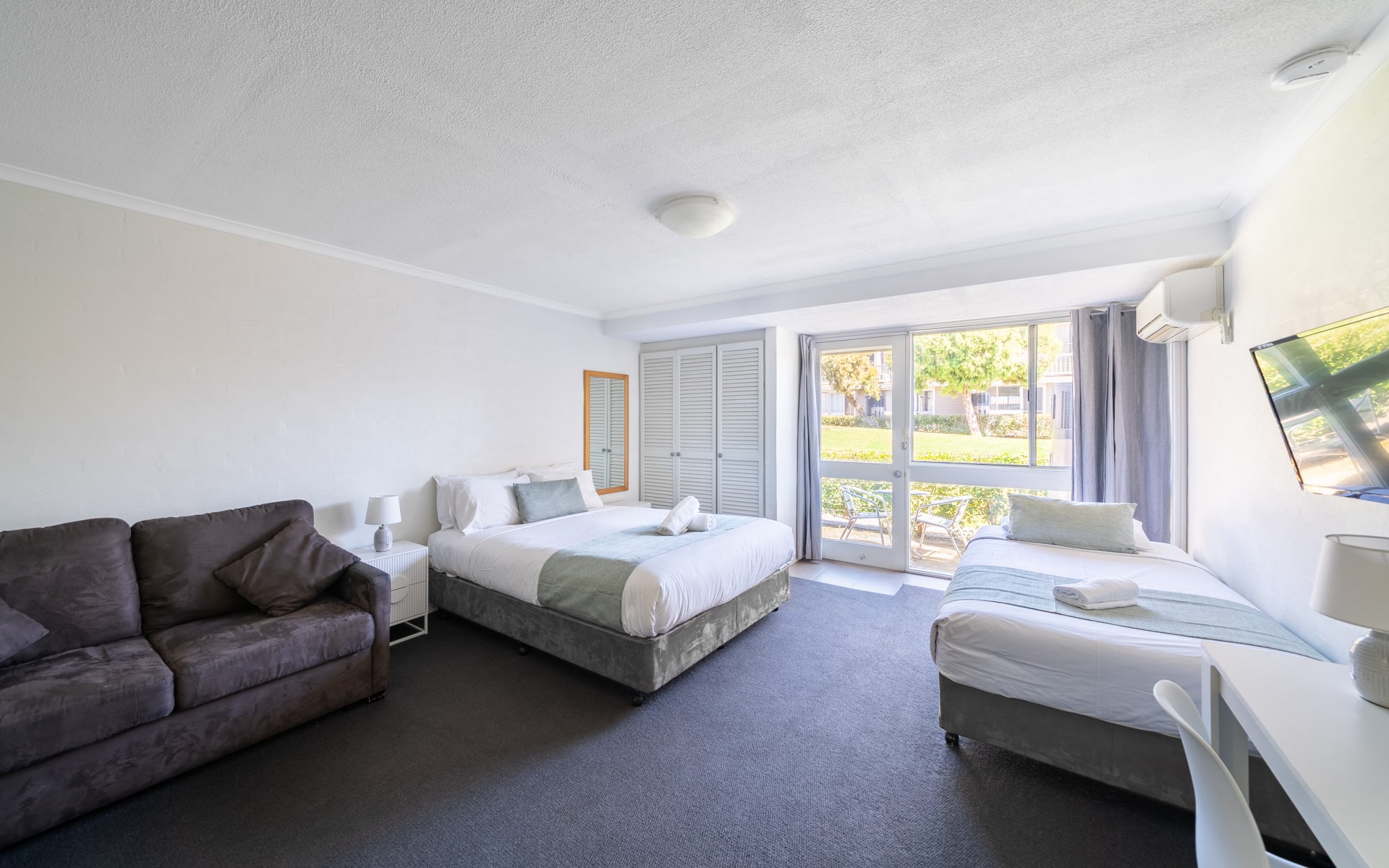 Family rooms bathurst apartments