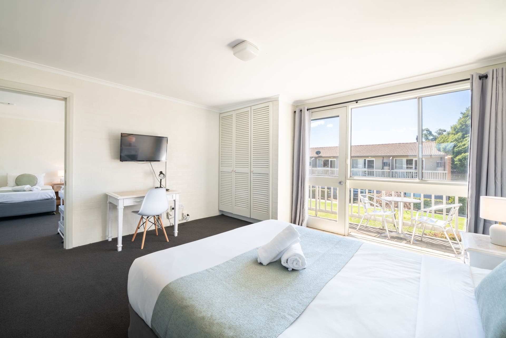 Interconnecting room Bathurst apartments