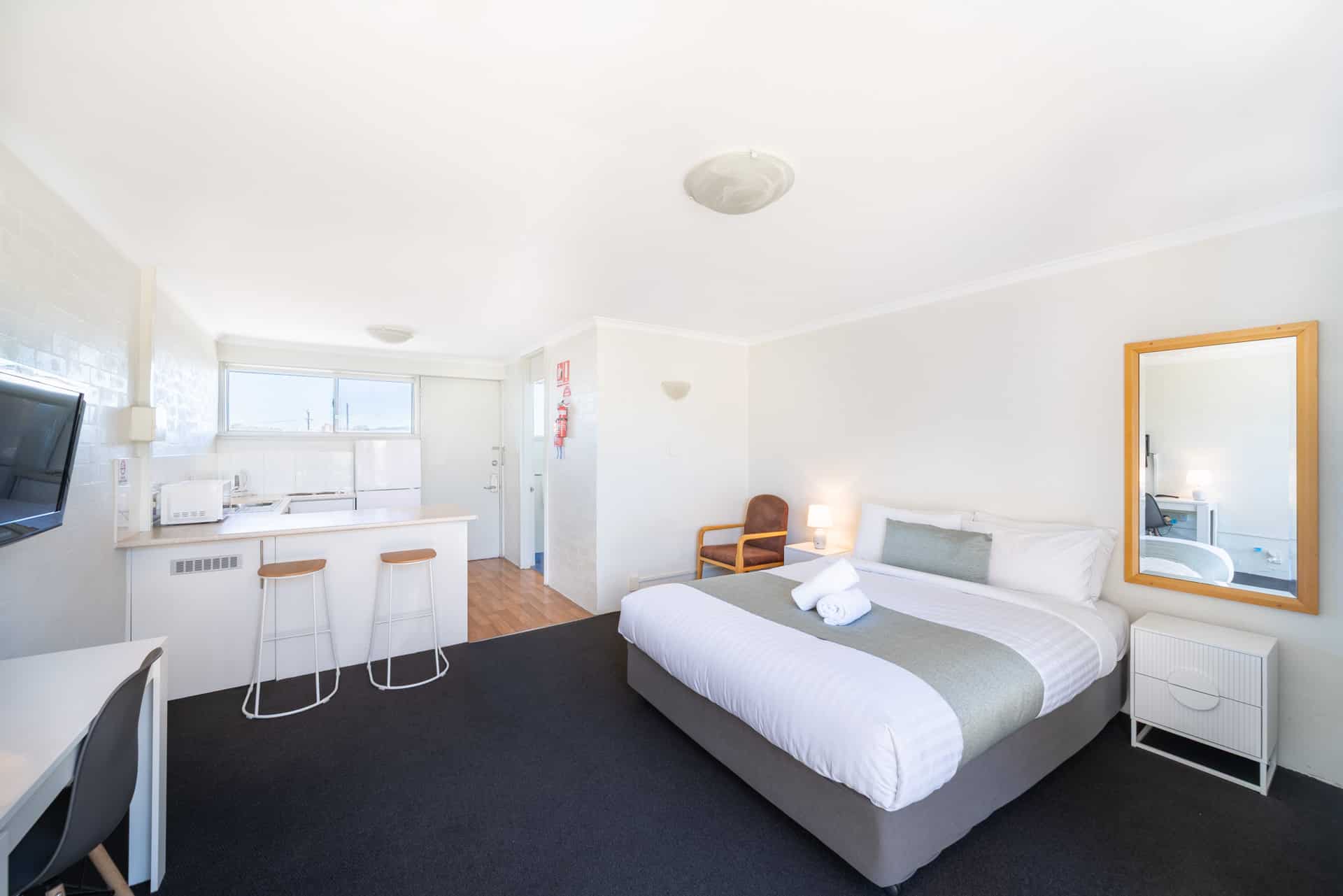 Queen room shot 2 bathurst apartments