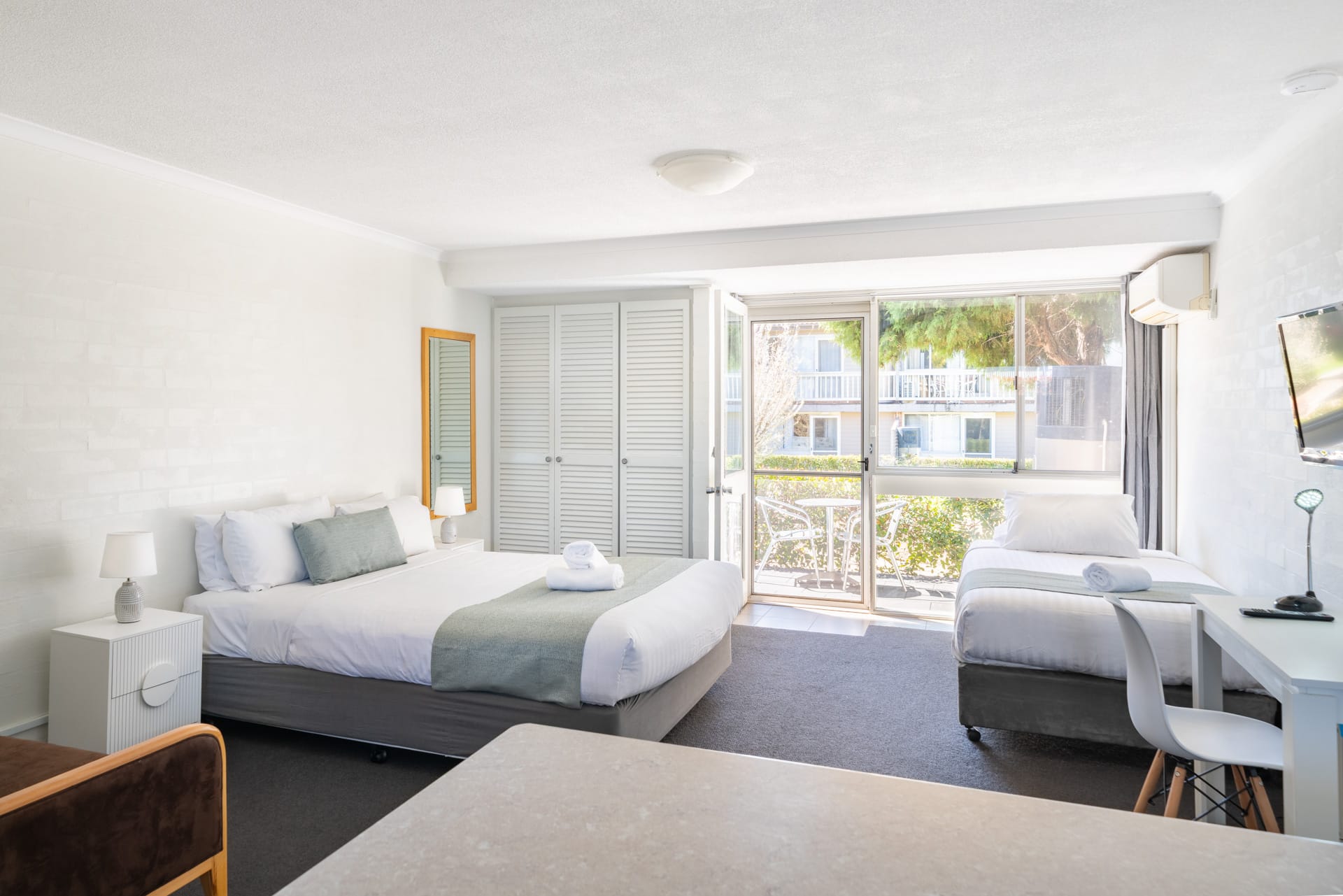 Twin studios bathurst apartments